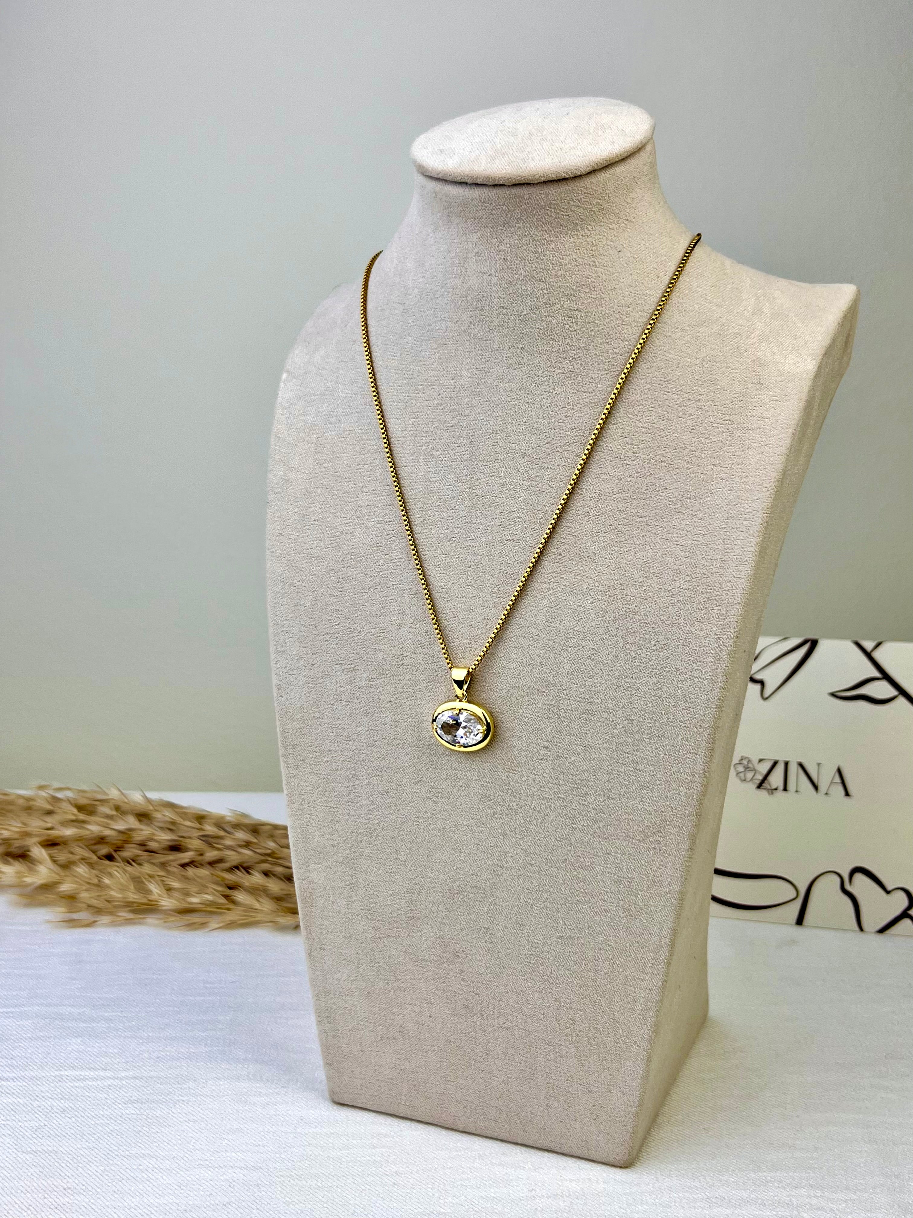 Necklace with colored crystals