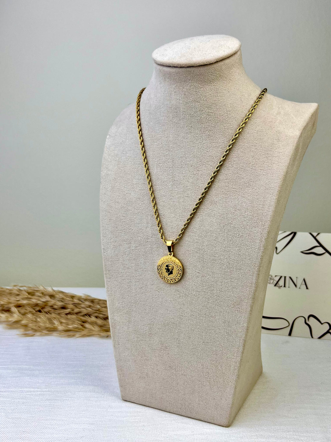 Gold queen necklace