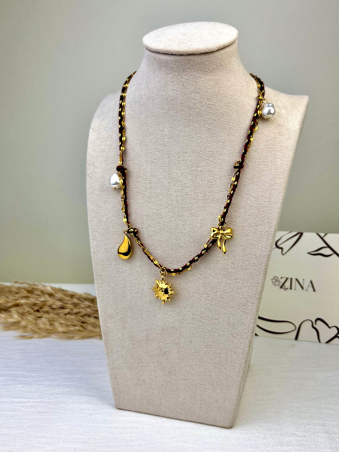 Thread necklace with gold chain