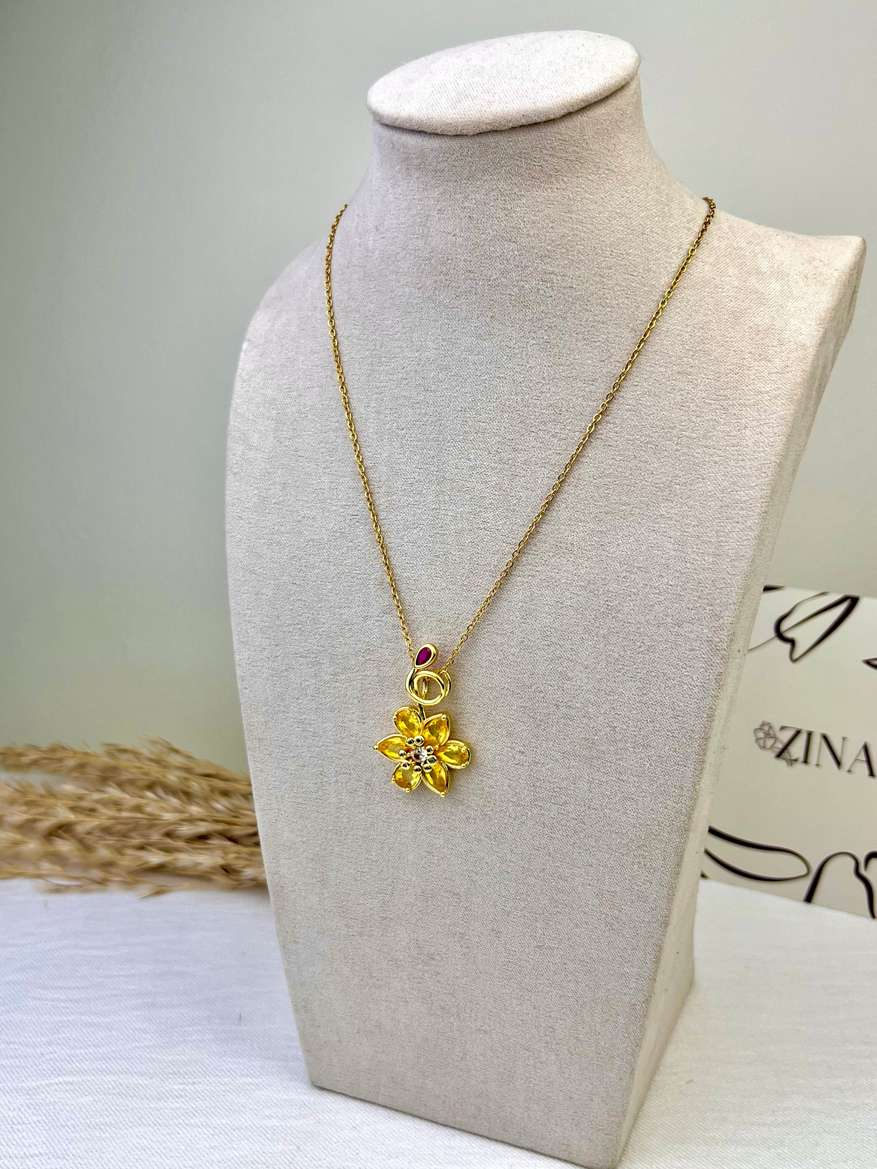 Necklace with colored crystals