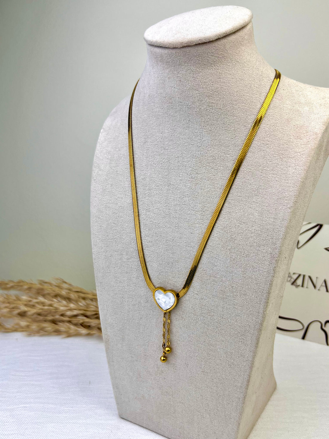 Cobra chain with pearl heart pendant