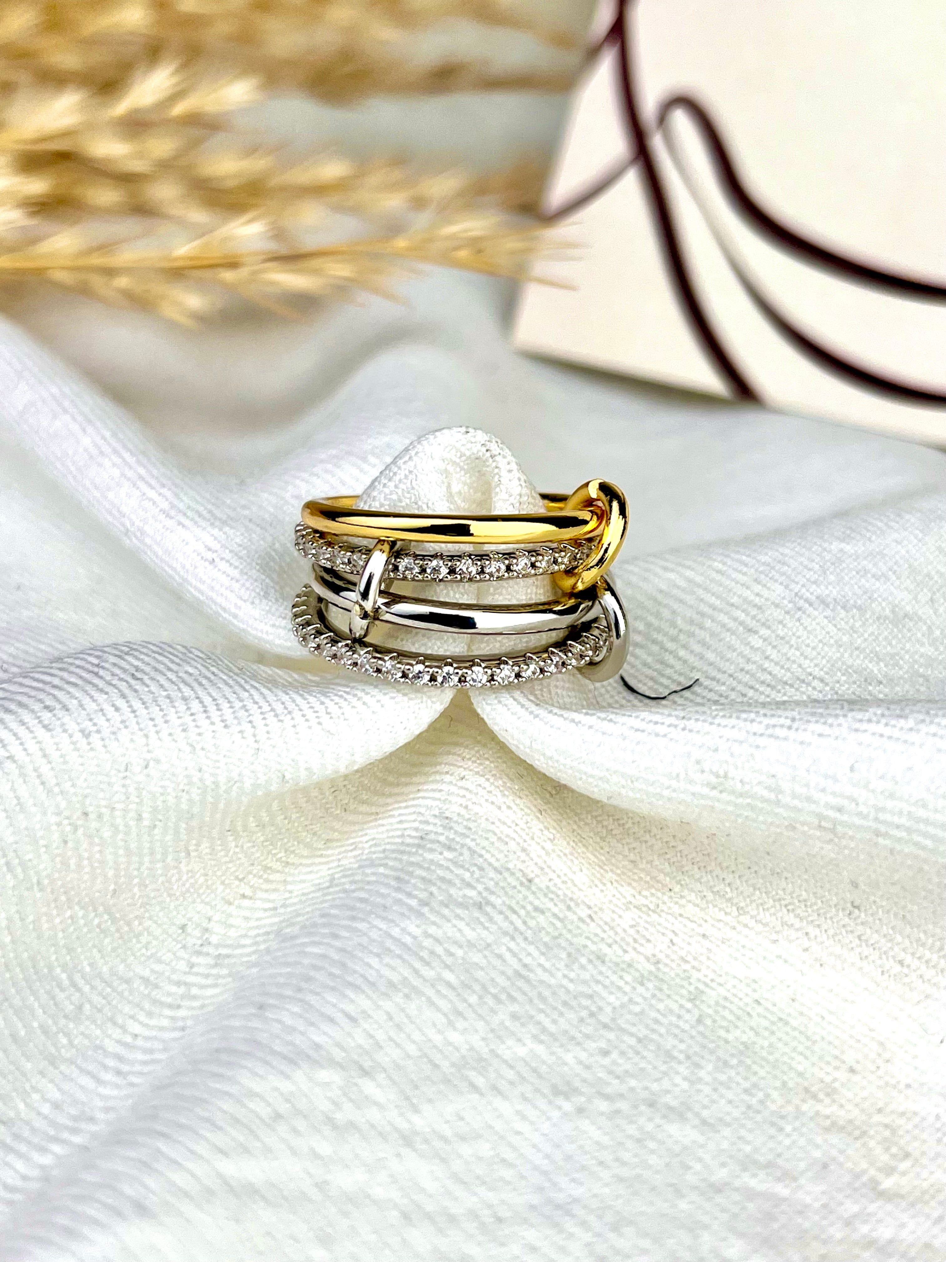 four struas gold ring