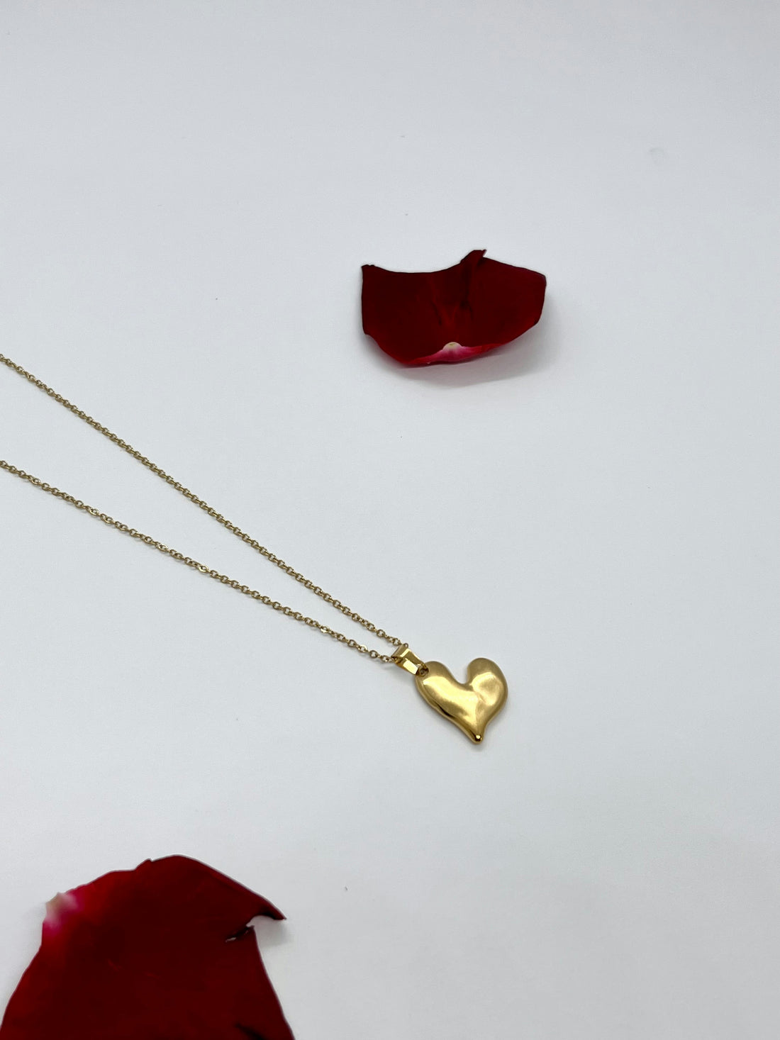 3D gold heart pendant