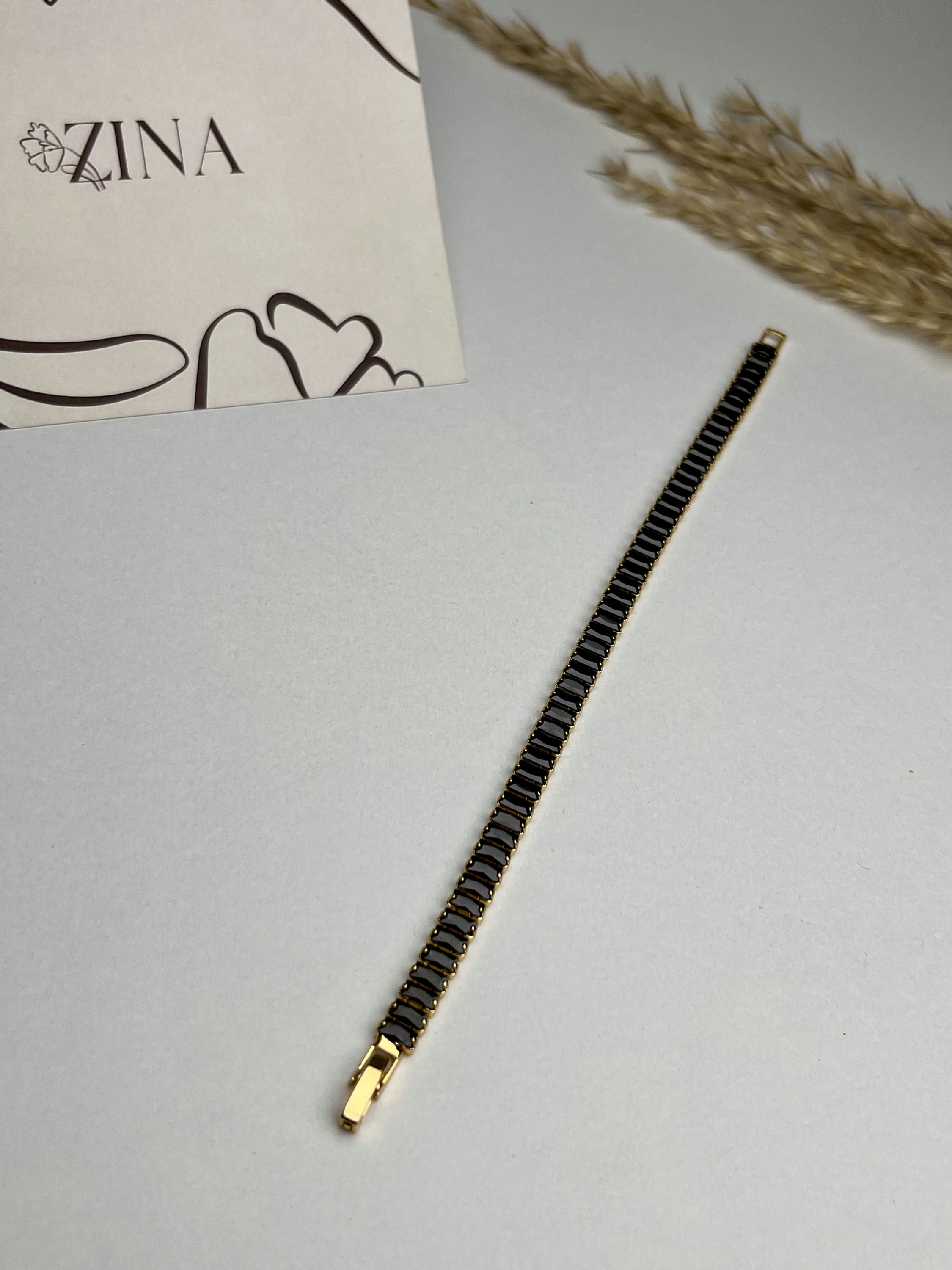 Tennis bracelet with a row of rectangular black stones