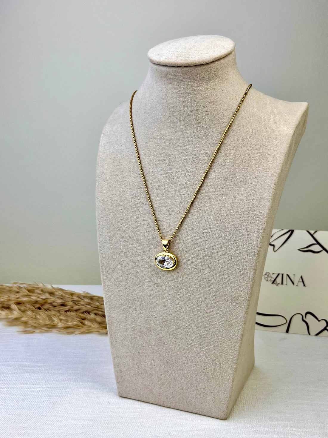 Necklace with colored crystals