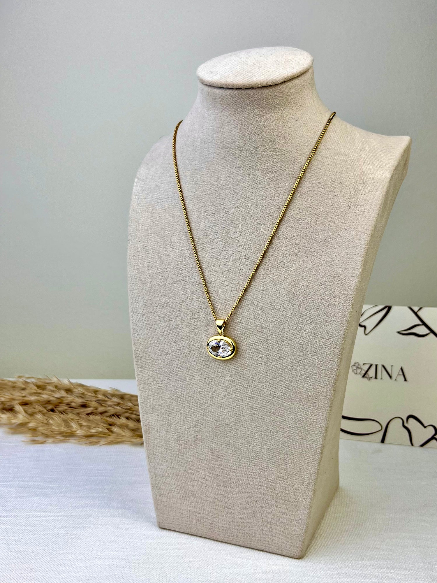 Necklace with colored crystals