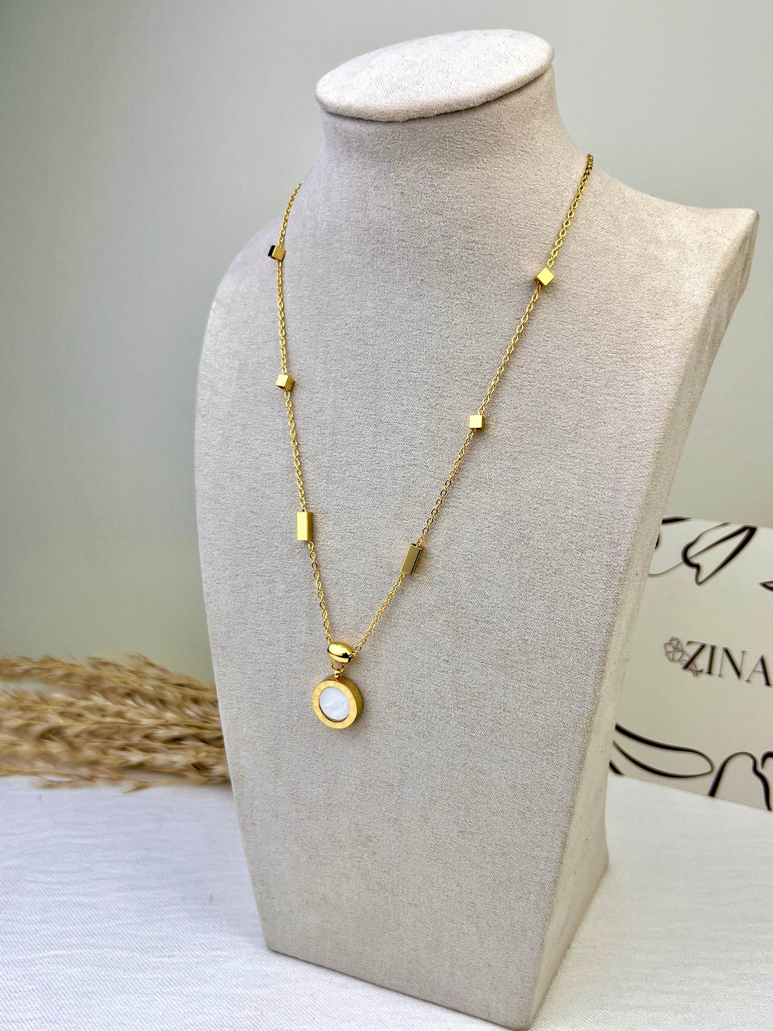 Circular necklace