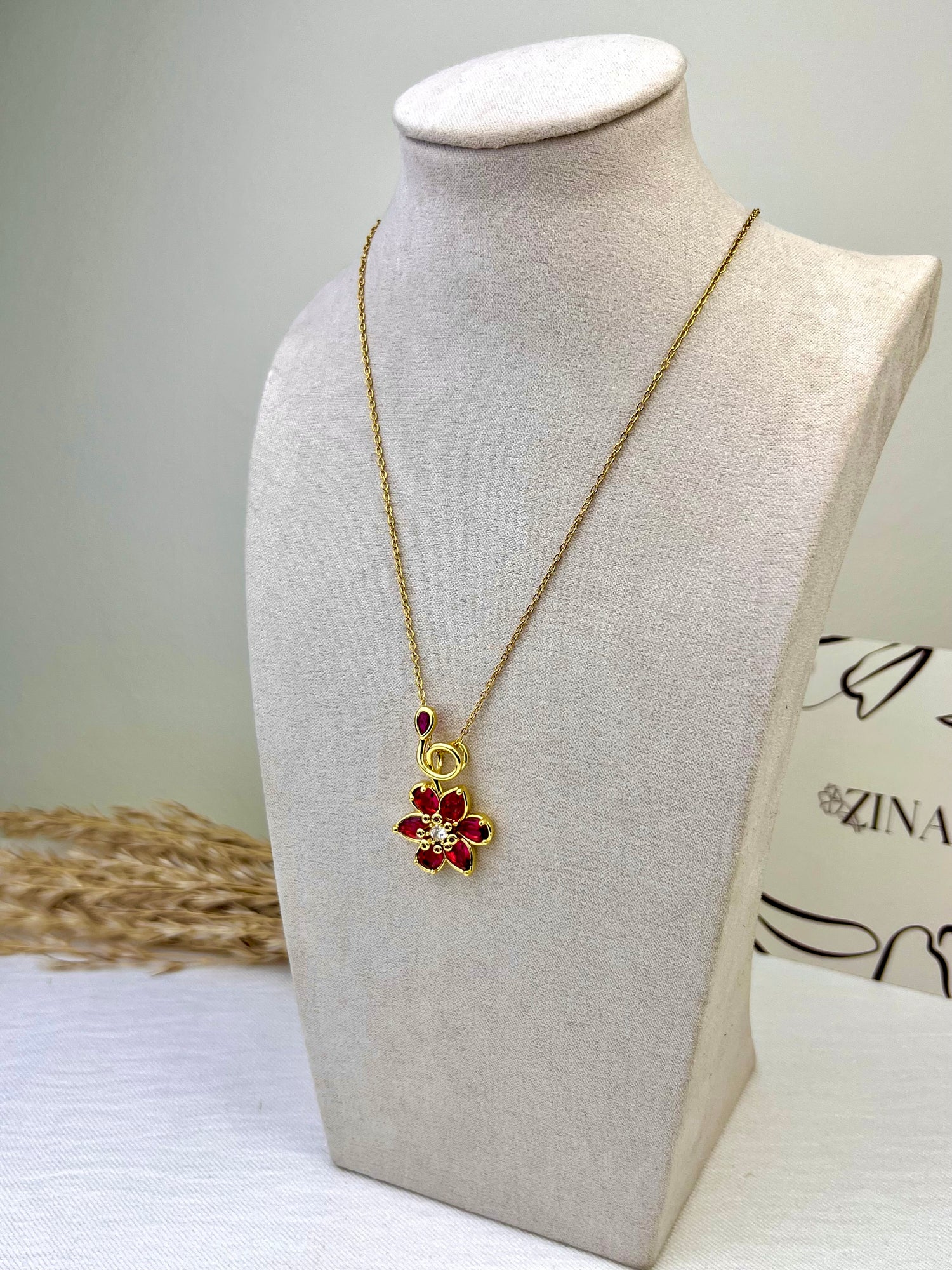 Necklace with colored crystals