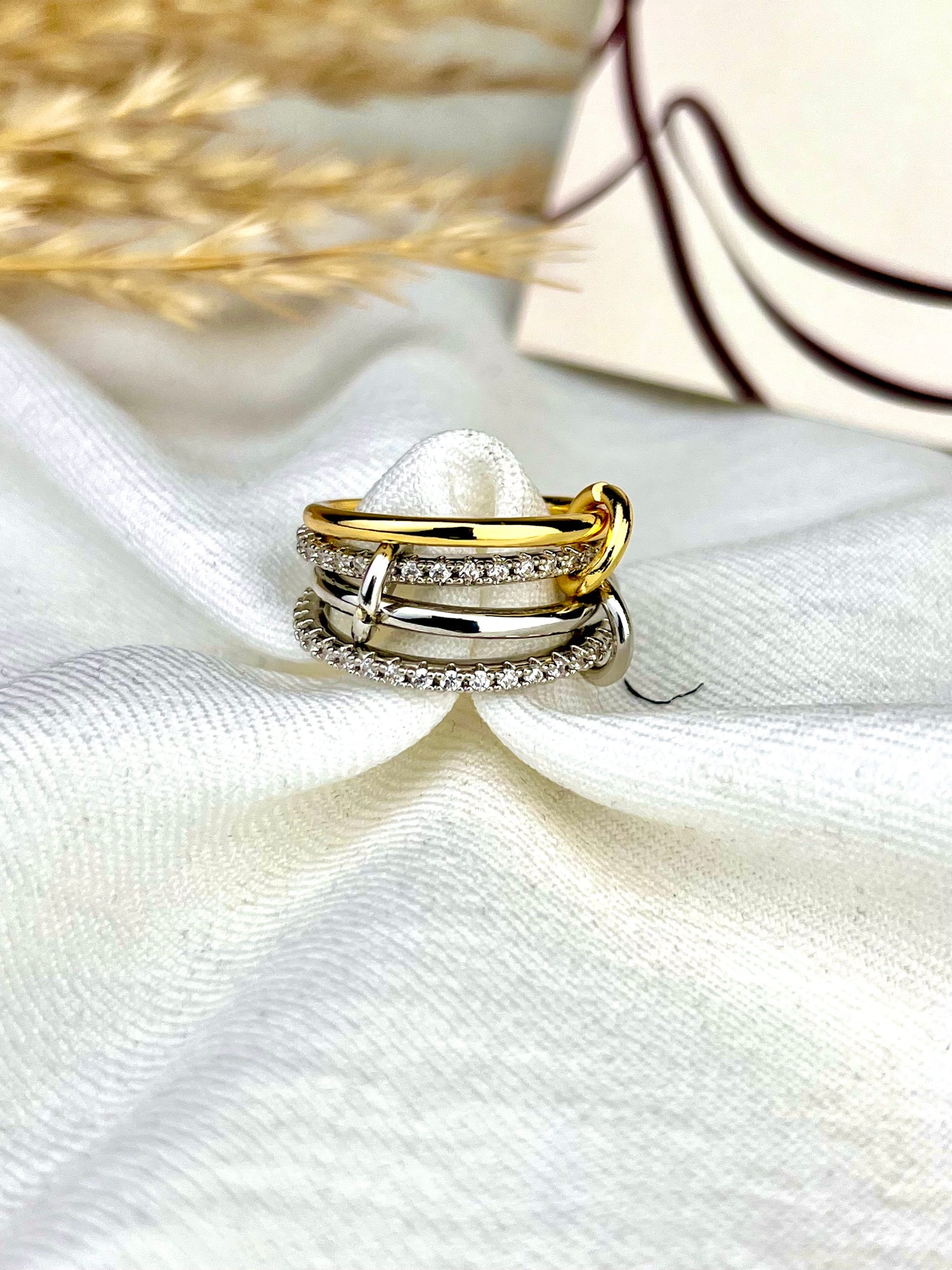 four struas gold ring