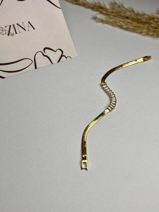 Tennis bracelet with a full row of glitter