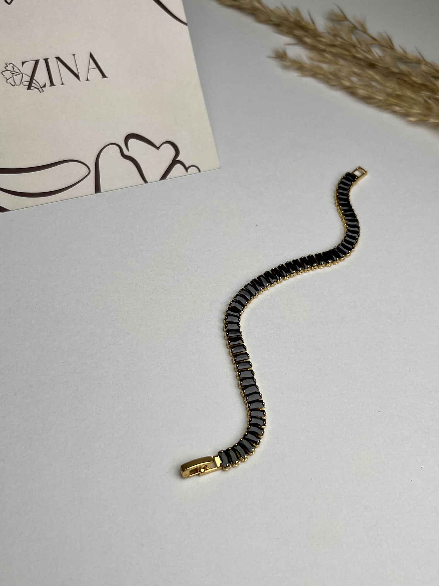 Tennis bracelet with a row of rectangular black stones